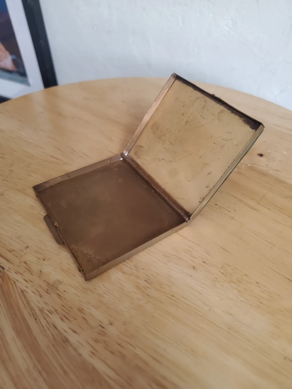 Vintage 1920s Floral Carved Compact Case